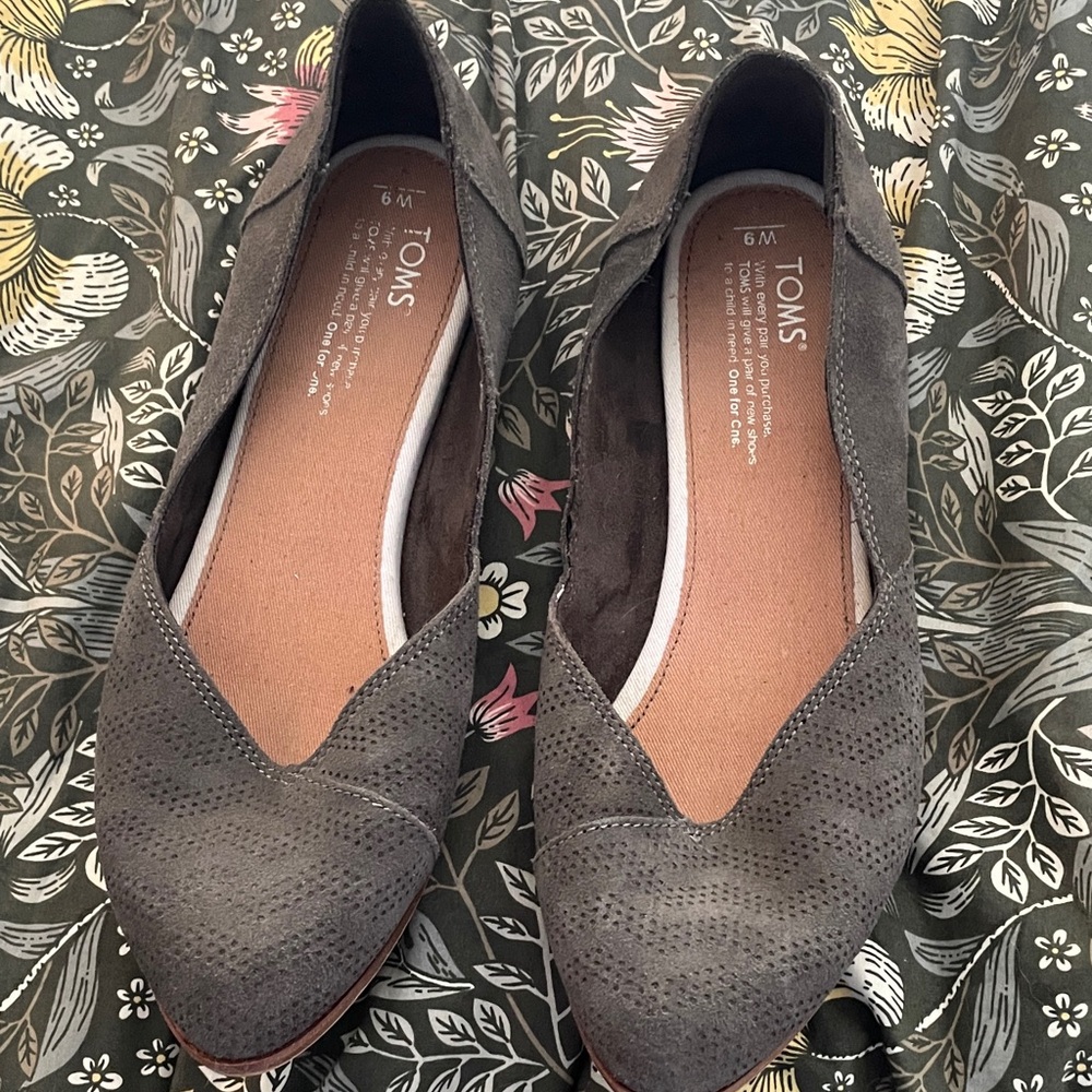 TOMS Women's olive green Perforated Flats